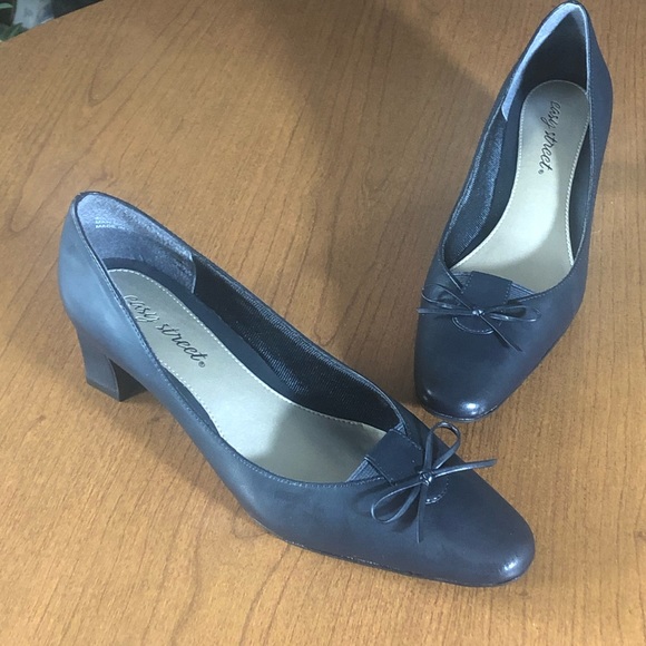 easy spirit navy pumps